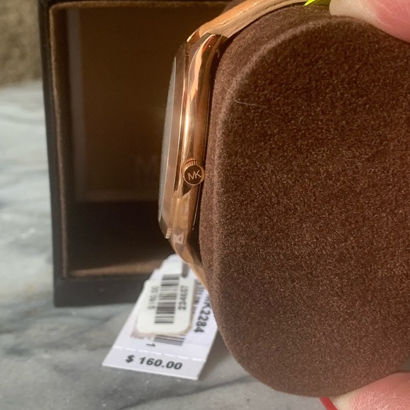 Michael Kors gift box Watch - Picture 6 of 9